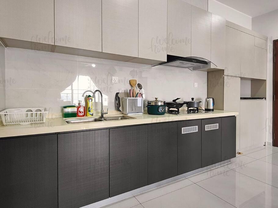 Bay Laurel, Country Garden Danga Bay Homestay By Welcome Home Johor Bahru Exterior photo